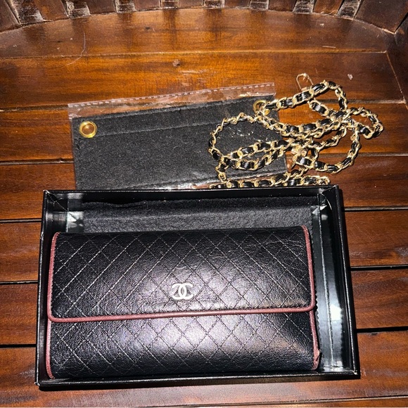 Chanel Interlocking CC Trifold Wallet - Picture 12 of 12